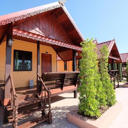 Prakaithong Hotel Amphoe Sawang Daen Din Exteriör bild