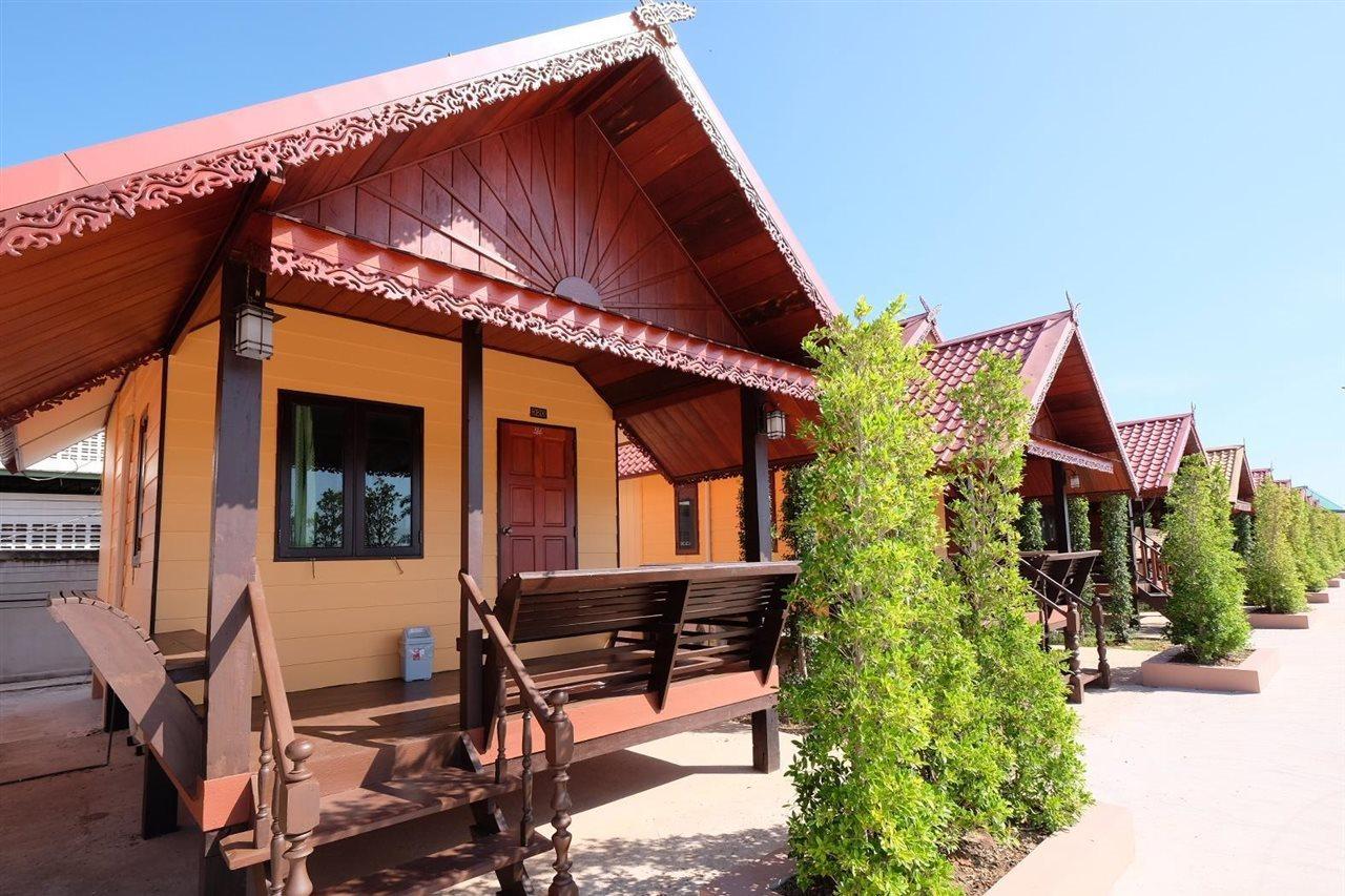 Prakaithong Hotel Amphoe Sawang Daen Din Exteriör bild