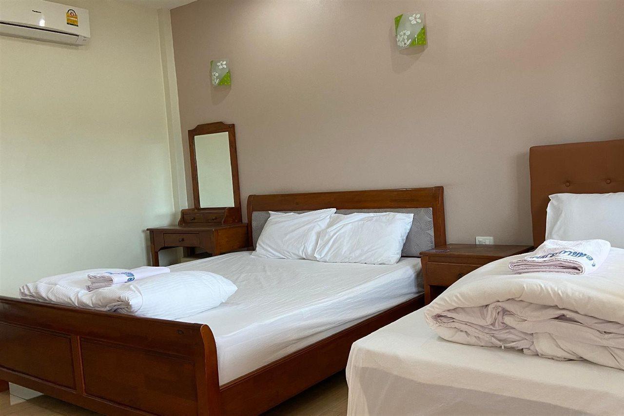 Prakaithong Hotel Amphoe Sawang Daen Din Exteriör bild