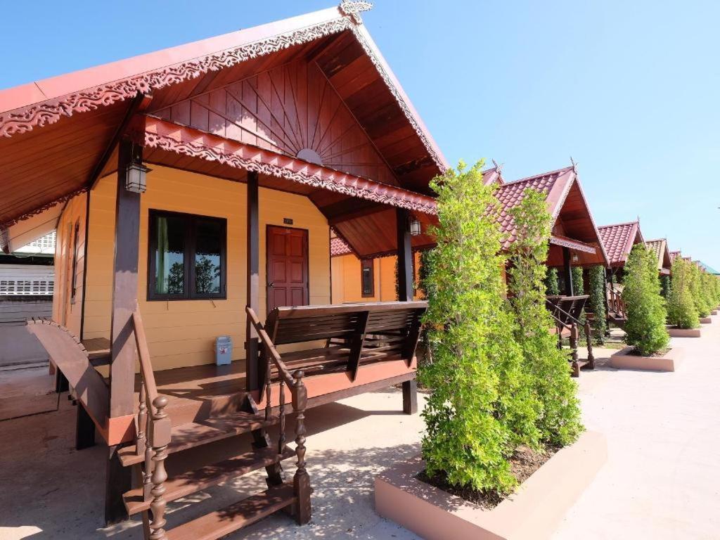 Prakaithong Hotel Amphoe Sawang Daen Din Exteriör bild