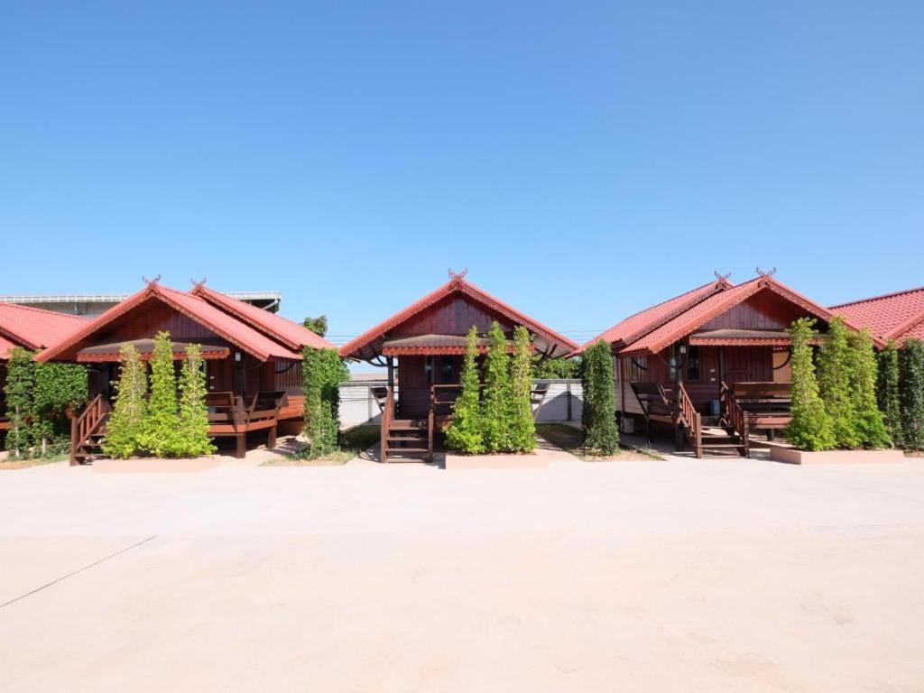 Prakaithong Hotel Amphoe Sawang Daen Din Exteriör bild