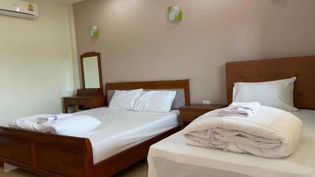 Prakaithong Hotel Amphoe Sawang Daen Din Exteriör bild