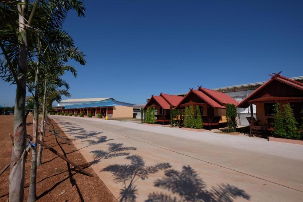 Prakaithong Hotel Amphoe Sawang Daen Din Exteriör bild