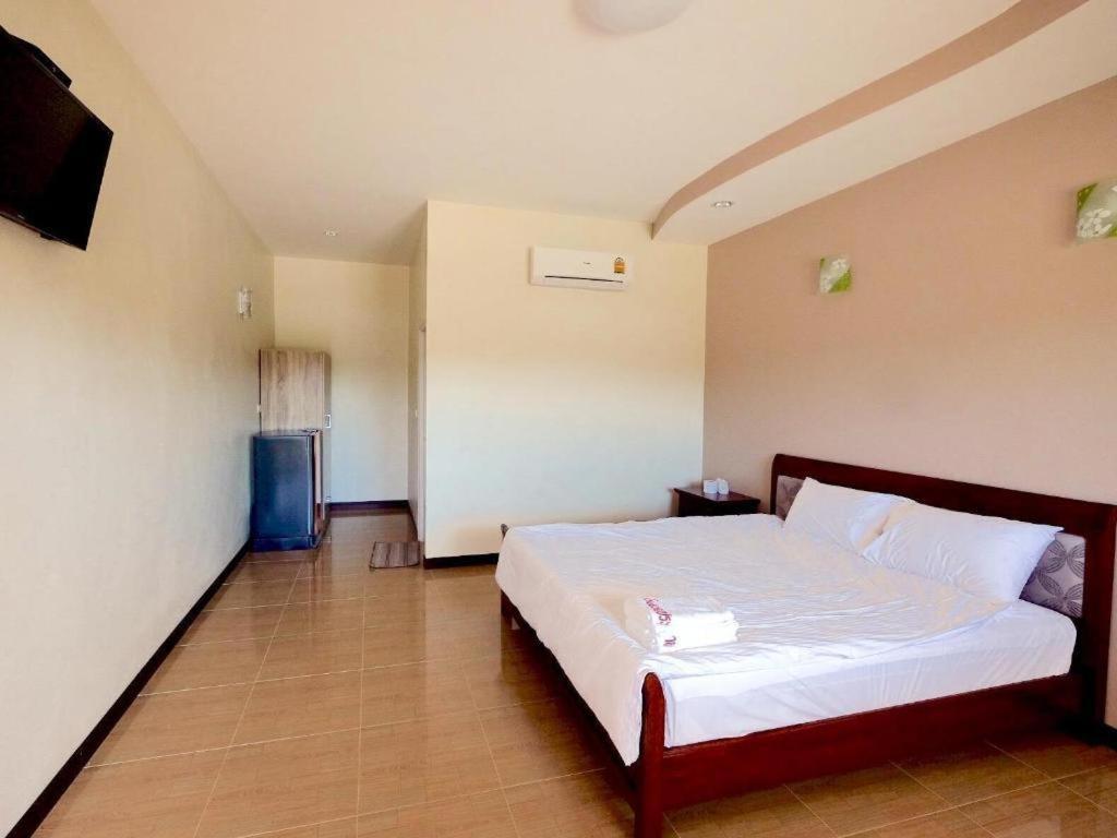 Prakaithong Hotel Amphoe Sawang Daen Din Exteriör bild