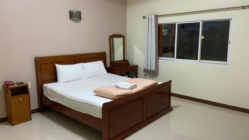Prakaithong Hotel Amphoe Sawang Daen Din Exteriör bild