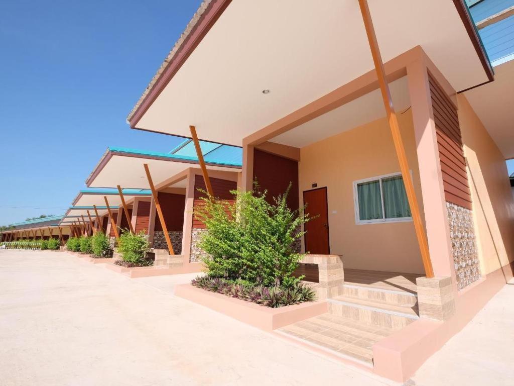 Prakaithong Hotel Amphoe Sawang Daen Din Exteriör bild