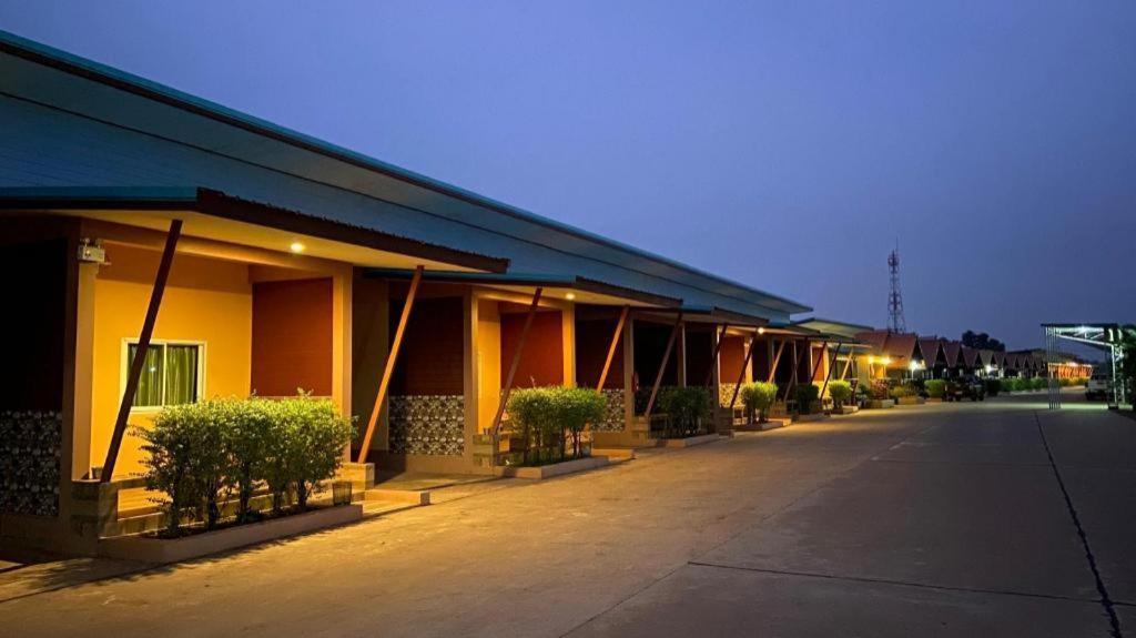 Prakaithong Hotel Amphoe Sawang Daen Din Exteriör bild