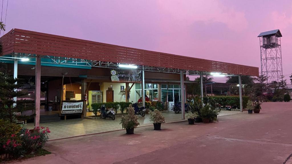 Prakaithong Hotel Amphoe Sawang Daen Din Exteriör bild