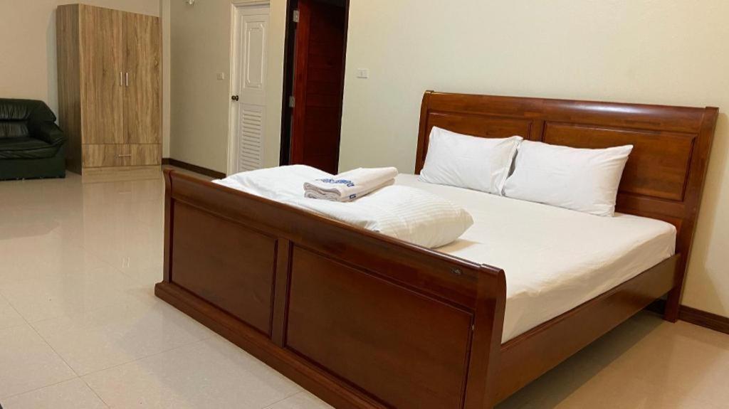 Prakaithong Hotel Amphoe Sawang Daen Din Exteriör bild