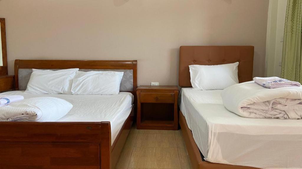 Prakaithong Hotel Amphoe Sawang Daen Din Exteriör bild