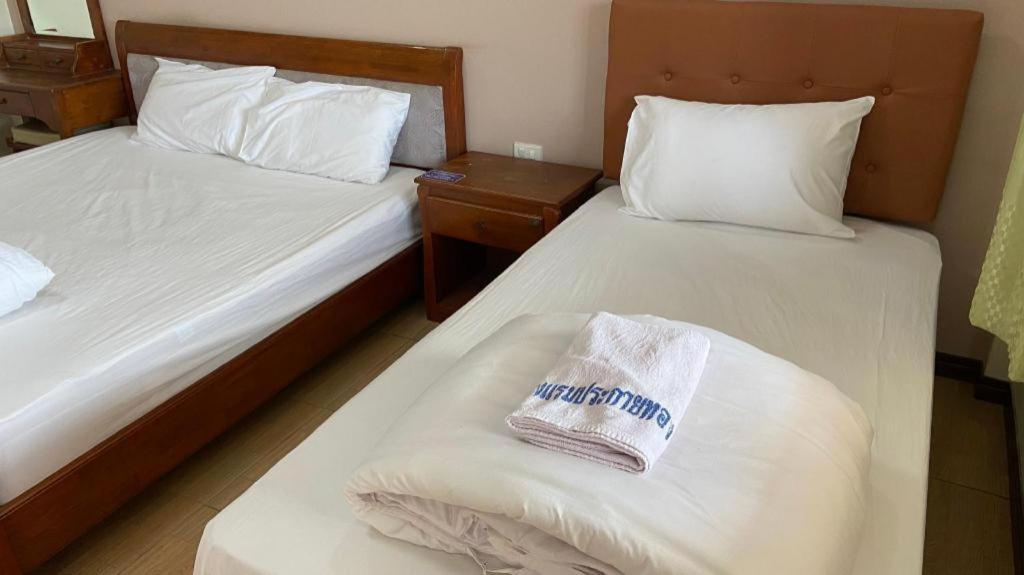 Prakaithong Hotel Amphoe Sawang Daen Din Exteriör bild