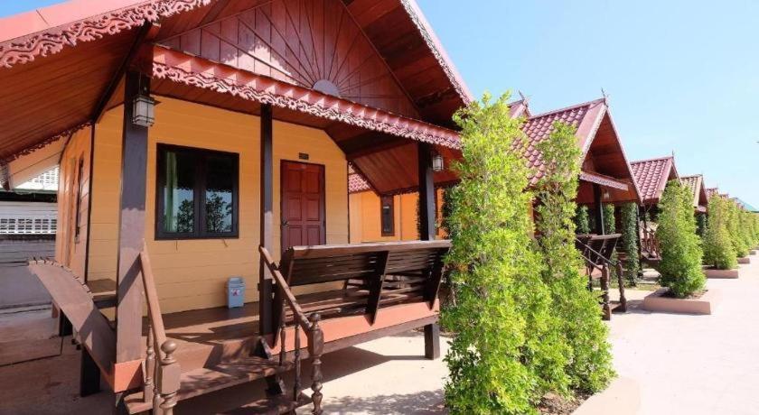 Prakaithong Hotel Amphoe Sawang Daen Din Exteriör bild