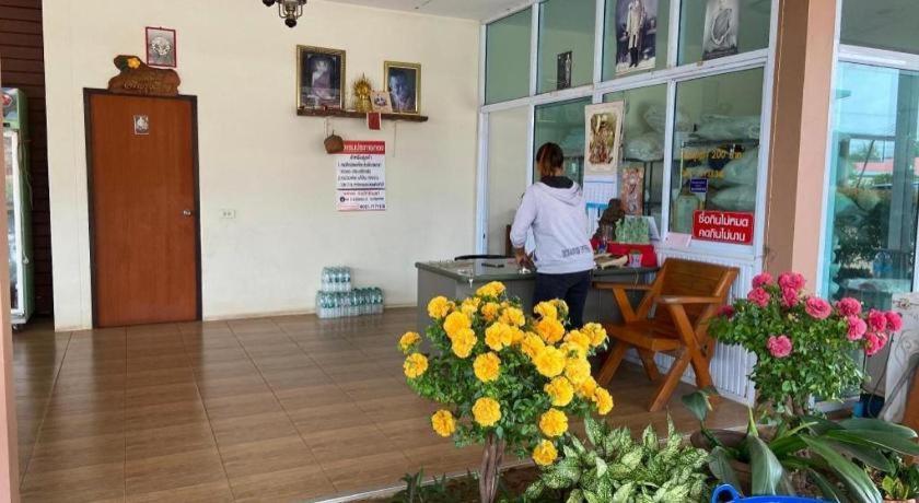 Prakaithong Hotel Amphoe Sawang Daen Din Exteriör bild