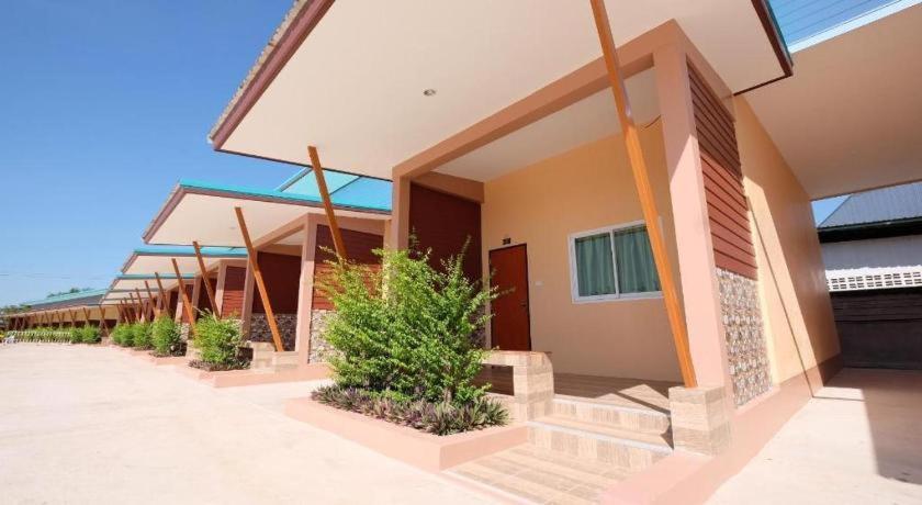 Prakaithong Hotel Amphoe Sawang Daen Din Exteriör bild